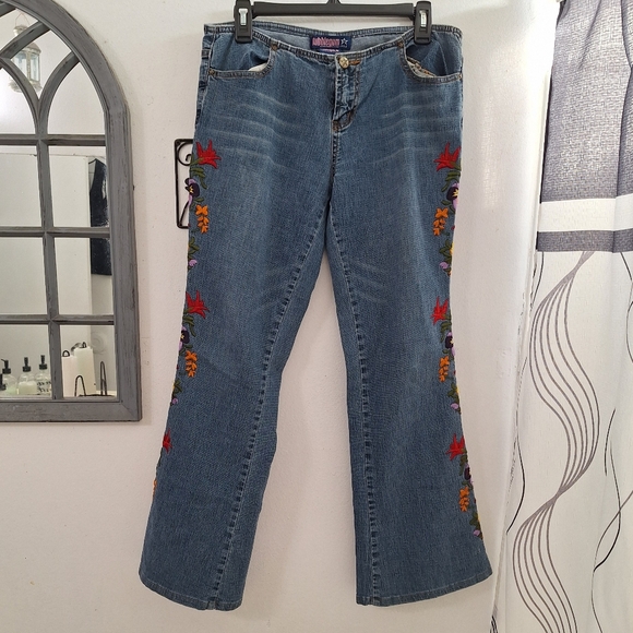 Trending Rare Y2K BUBBLEGUM DENIM JEANS Embroidered Size 9/10 - Picture 1 of 9